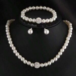 Fashion Jewelry Pearl Necklace, Earrings and Bracelet Set Perfect for Bridal